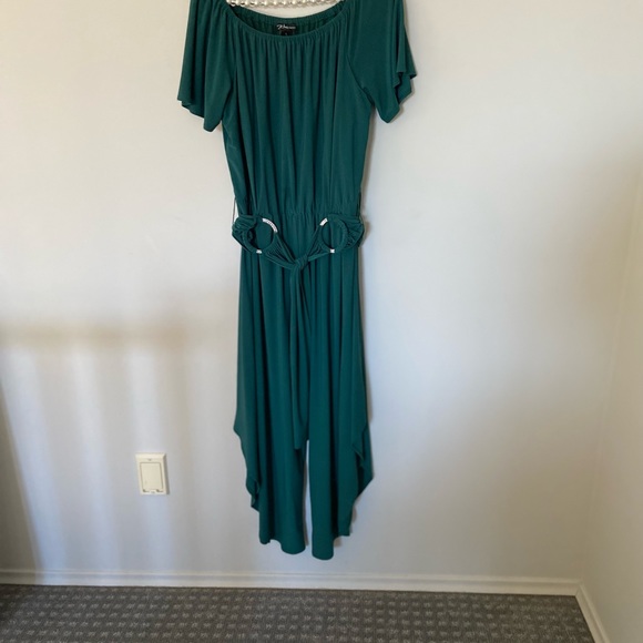 Stylish jumpsuit with high cut flared pant legs - Picture 2 of 5